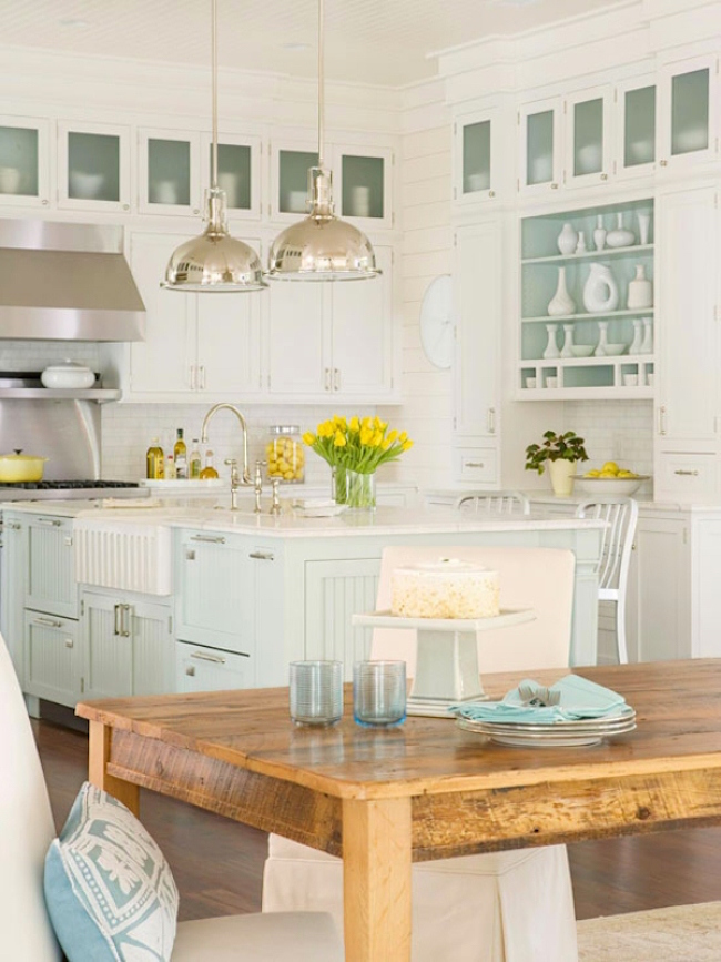 coastal style kitchen design with modern decor